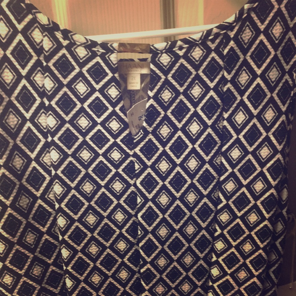 Black and white dress comes with a belt